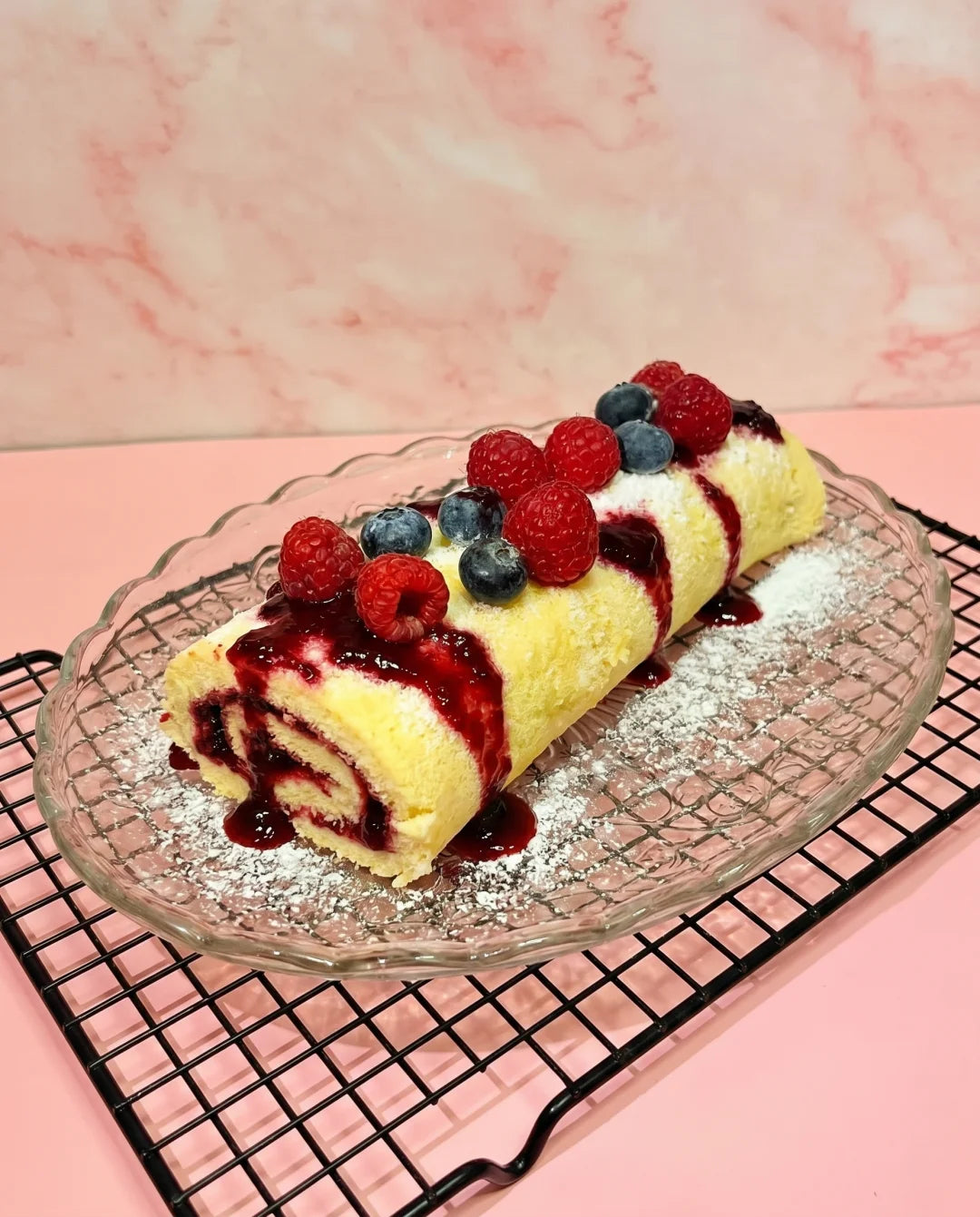 Torta de frutos vermelhos enrolada